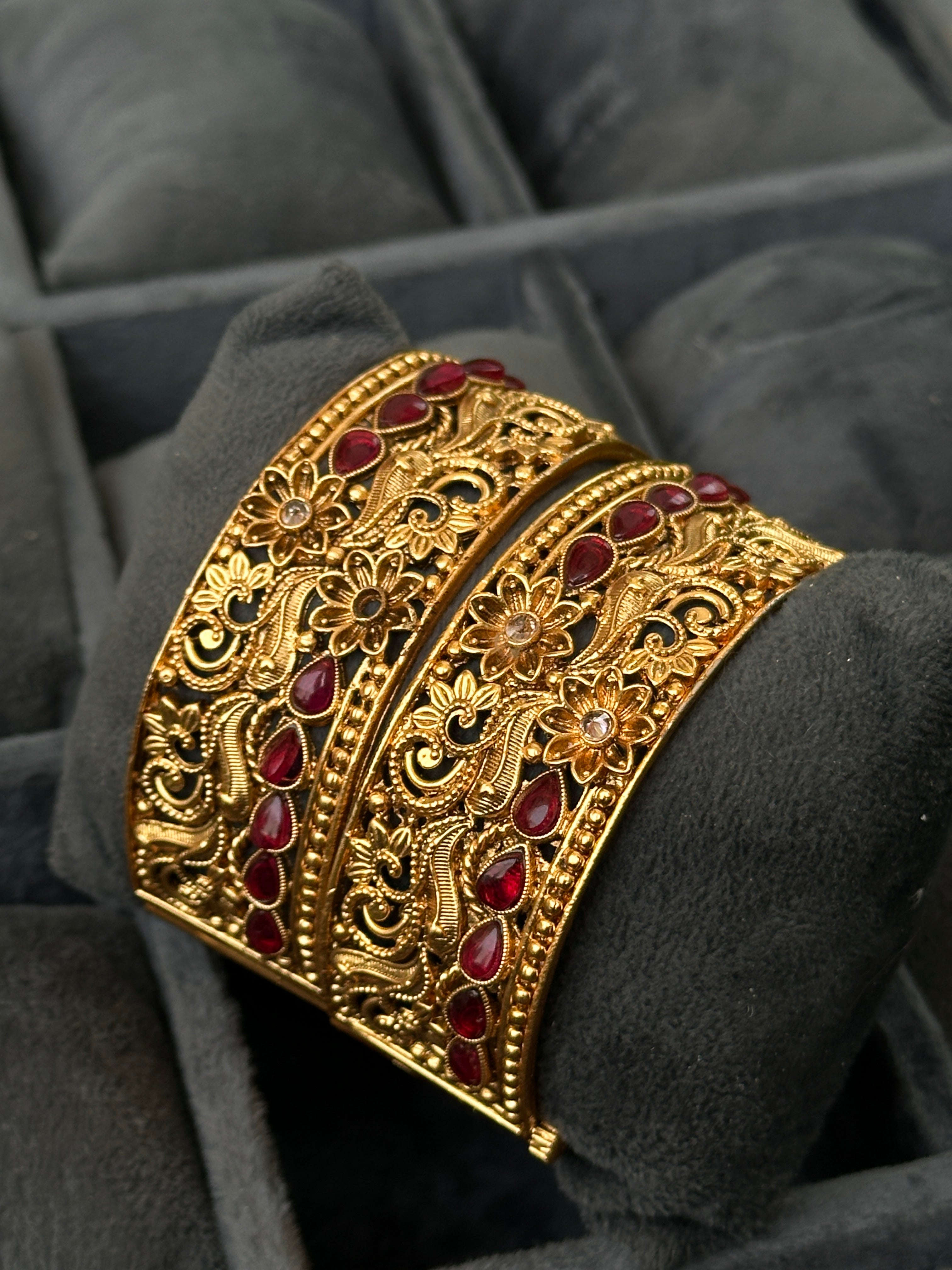 Dur e Husun Pearl Golden Bangles Chi-50 Chikoo