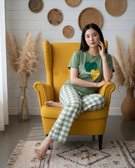 Women's Heart Graphic Checkered PJs Set 🩶✨