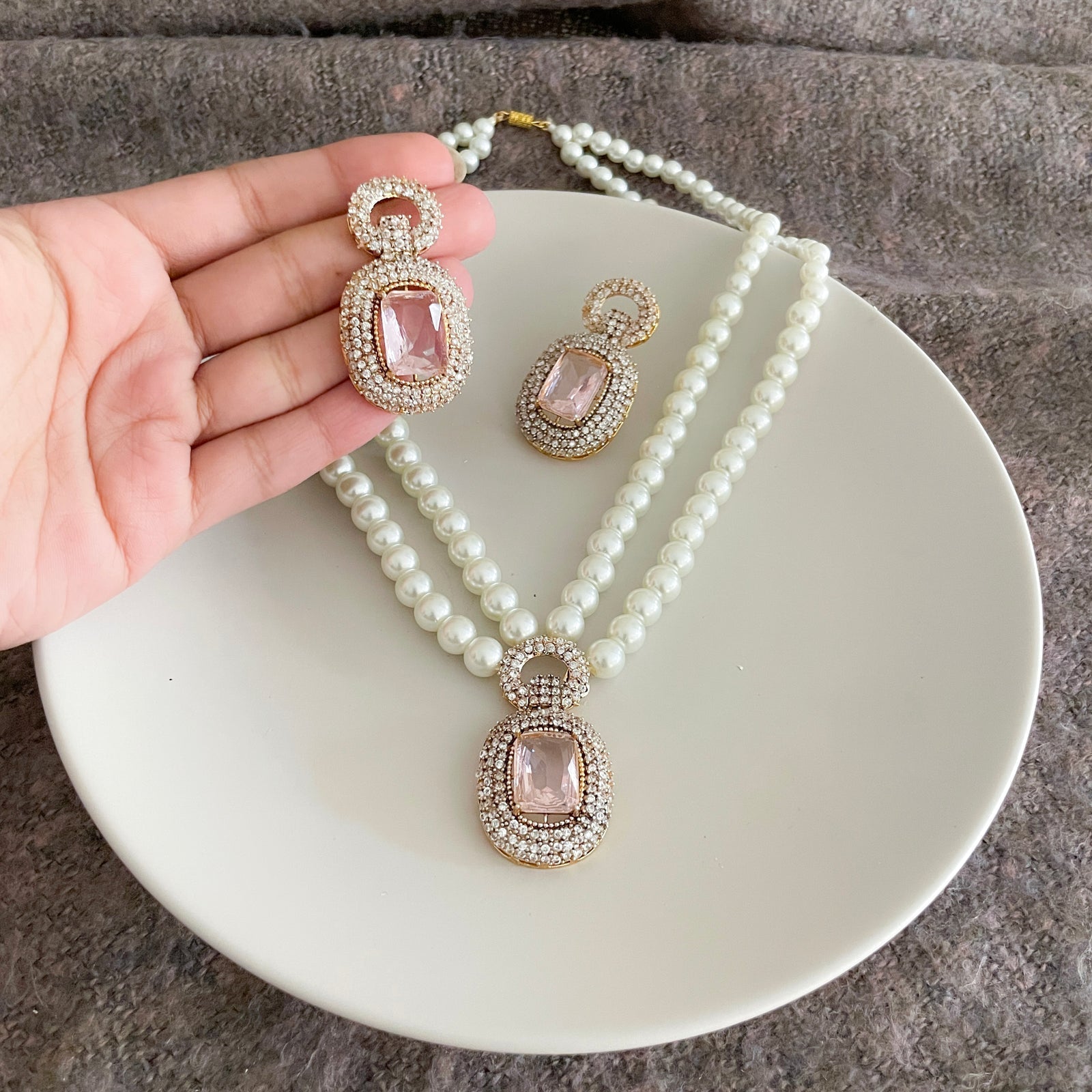 Dur e Husun Pearl & Emerald Grandeur Necklace Set - S-52