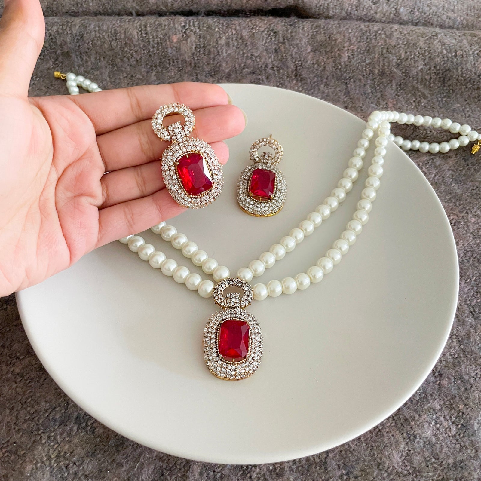 Dur e Husun Pearl & Emerald Grandeur Necklace Set - S-52