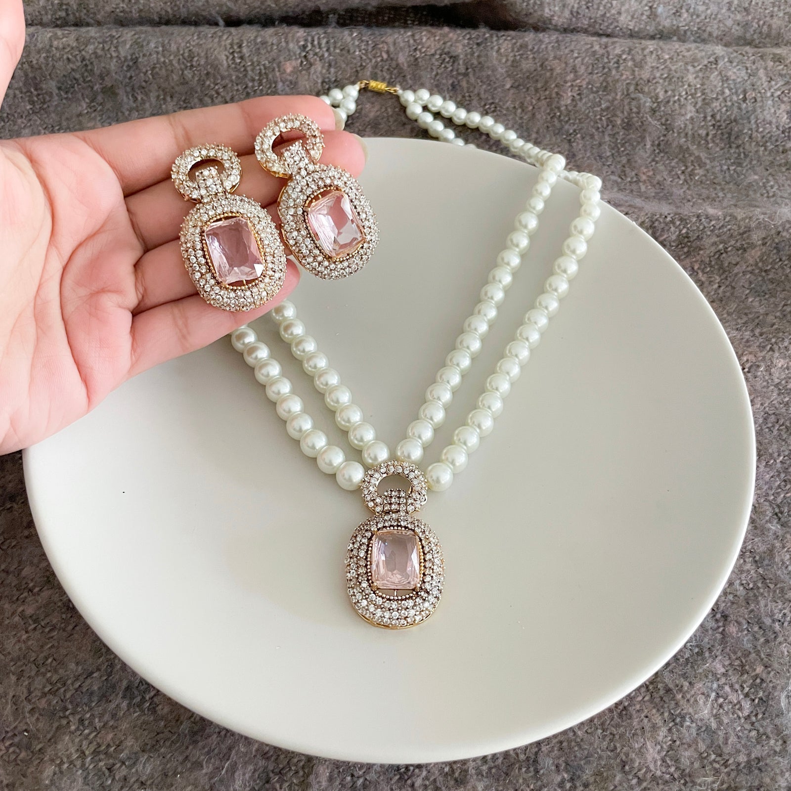 Dur e Husun Pearl & Emerald Grandeur Necklace Set - S-52