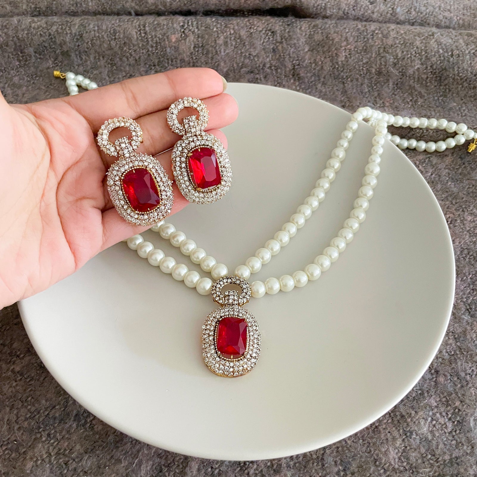 Dur e Husun Pearl & Emerald Grandeur Necklace Set - S-52